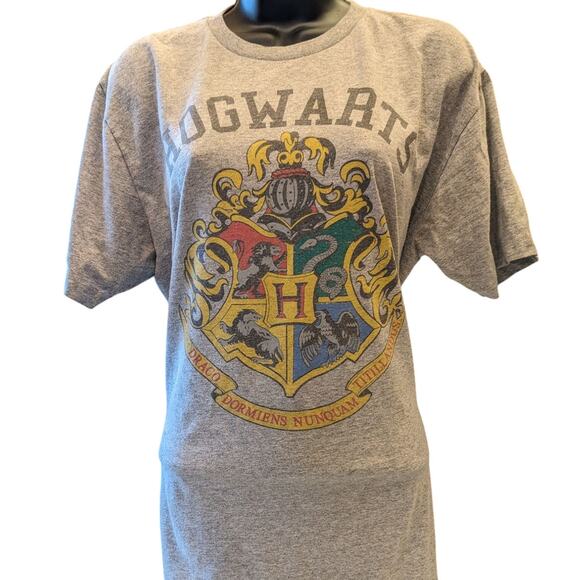 Harry Potter Hogwarts Crest T Shirt Women Large Tee School Crest Wizarding World - Picture 1 of 12
